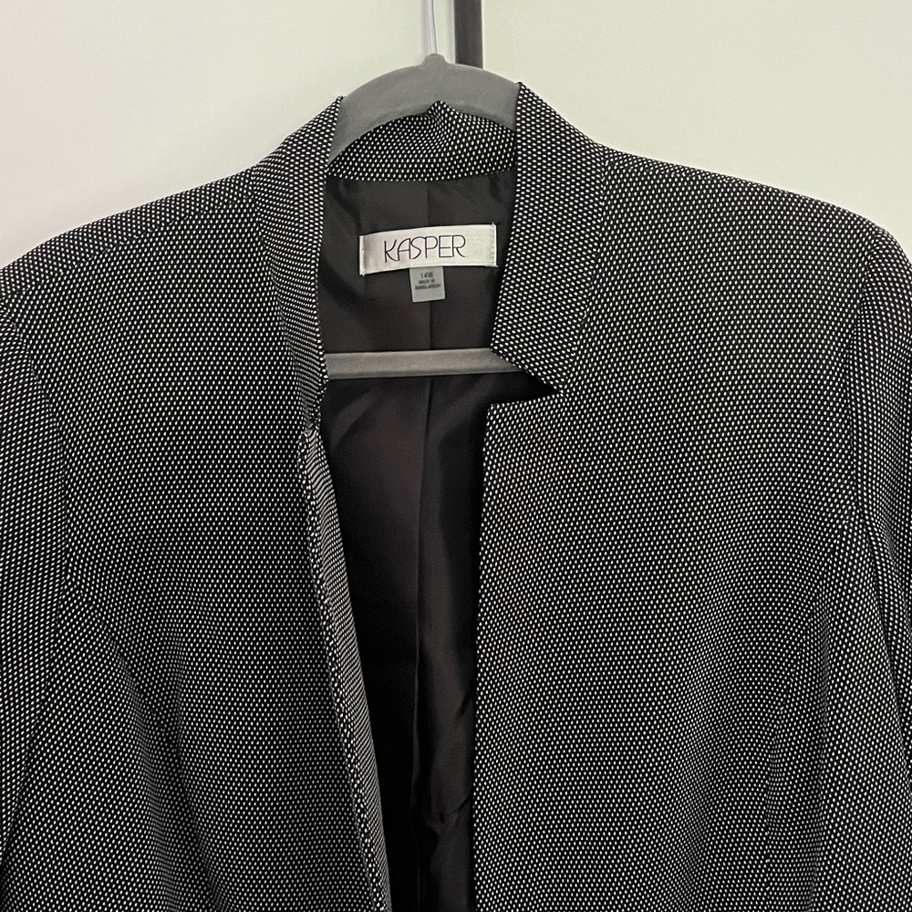 Kasper Women's Black and White Blazer